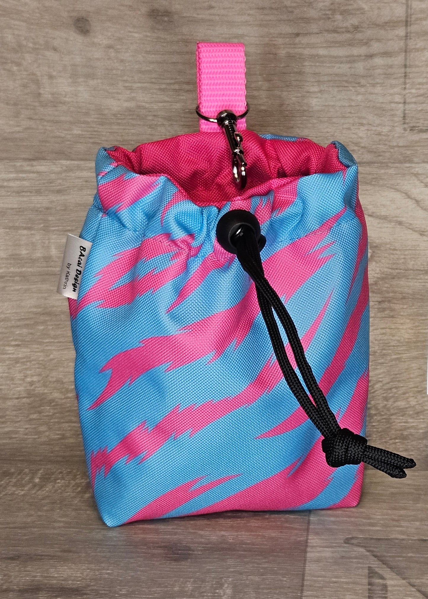 Snackbeutel, verschließbar, Zebra Muster, Außenfarbe blau und pink - bacai-design.de