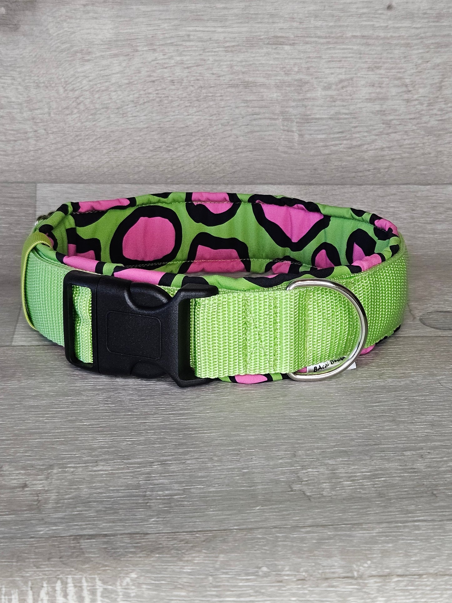 Halsband GreenDeal soft, schonend, grüner Outdoorstoff mit rosa Elementen innen, waschbar, verstellbar, handgemacht - bacai-design.de