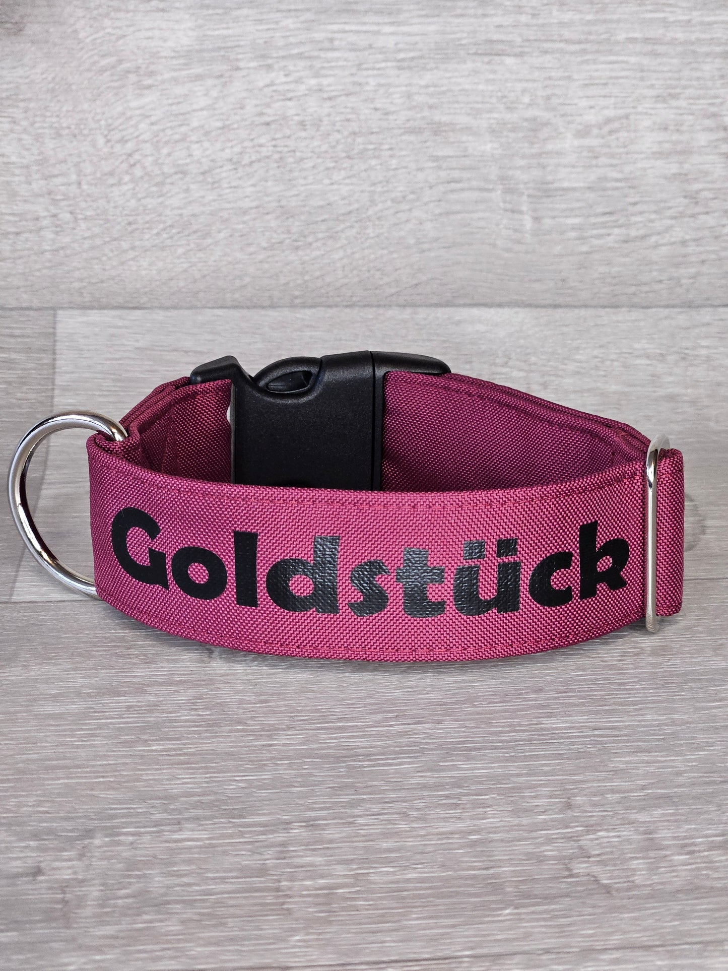 Halsband Goldstück Halsumfang 29-48 cm, Außenfarbe weinrot mit Goldstück Schriftzug, verstellbar, handgemacht- bacai-design.de
