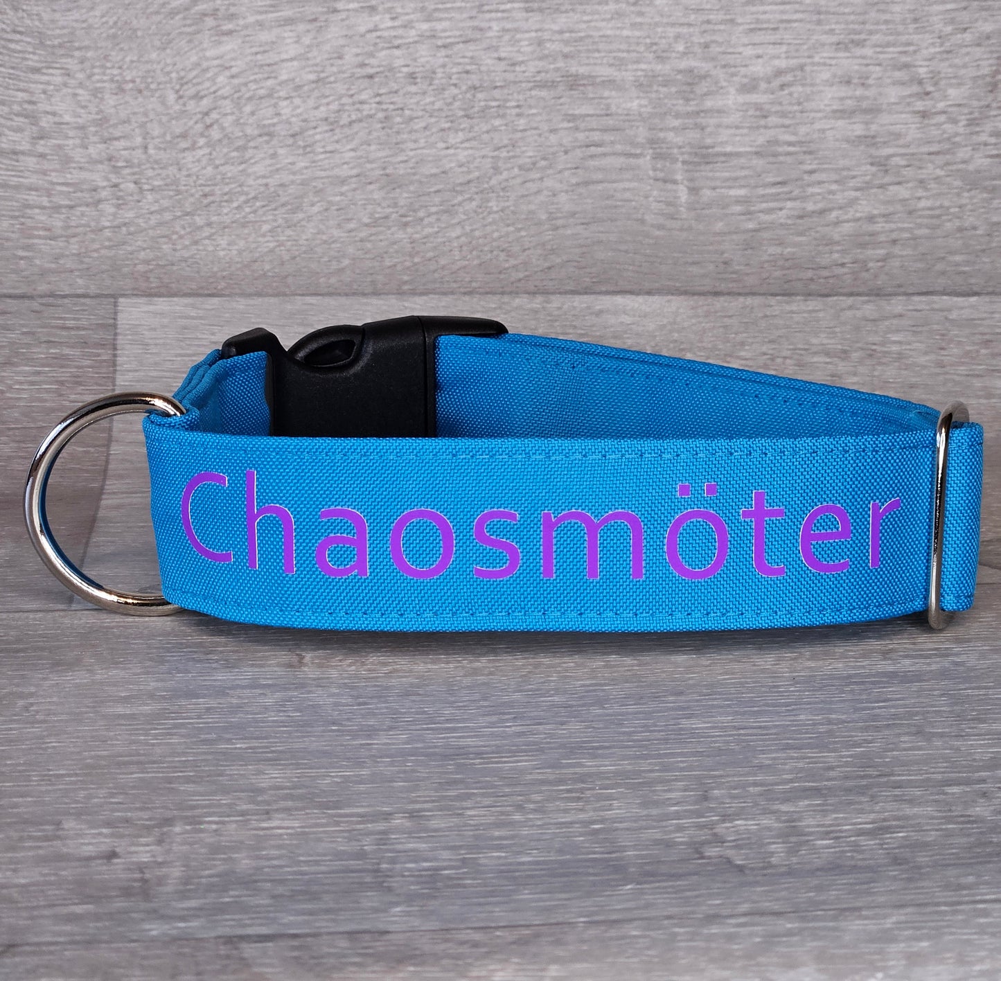 Halsband Chaosmöter Halsumfang 38-55 cm, Farbe blau mit der Aufschrift Chaosmöter, verstellbar, waschbar, handgemacht - bacai-design.de