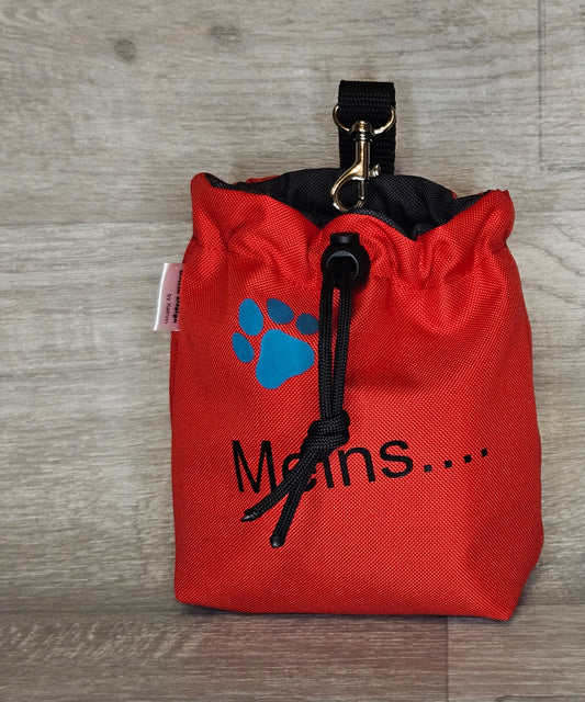 Snackbeutel, verschließbar mit dem Schriftzug Meins, Außenfarbe rot mit blauer Pfote - bacai-design.de