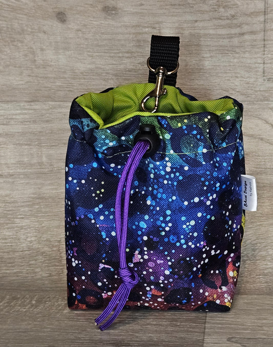 Snackbeutel, verschließbar, Außenfarbe mehrfarbig, Universum Stil, innenfarbe grün - bacai-design.de