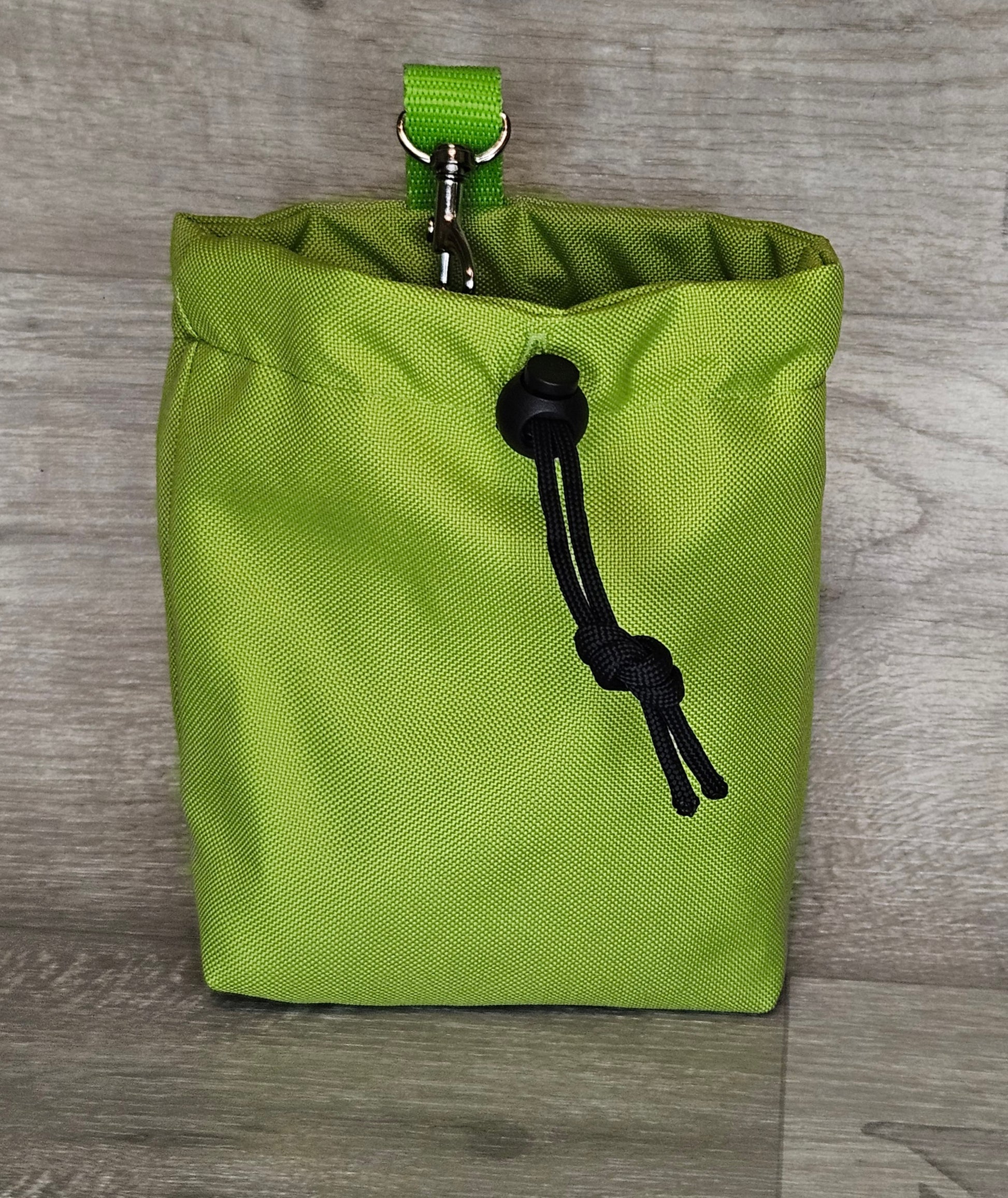 Snackbeutel, grüner Stoff, waschbar, Verschluss, handgemacht - bacai-design.de