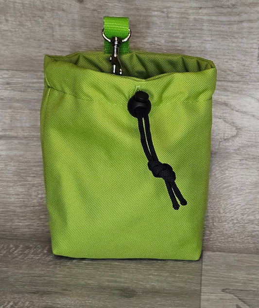 Snackbeutel, grüner Stoff, waschbar, Verschluss, handgemacht - bacai-design.de