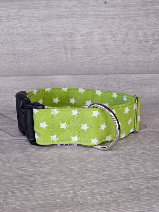 Halsband GreenStar Halsumfang 39-58 cm, grüner Stoff mit weißen Sternen, verstellbar, waschbar, handgemacht - bacai-design.de