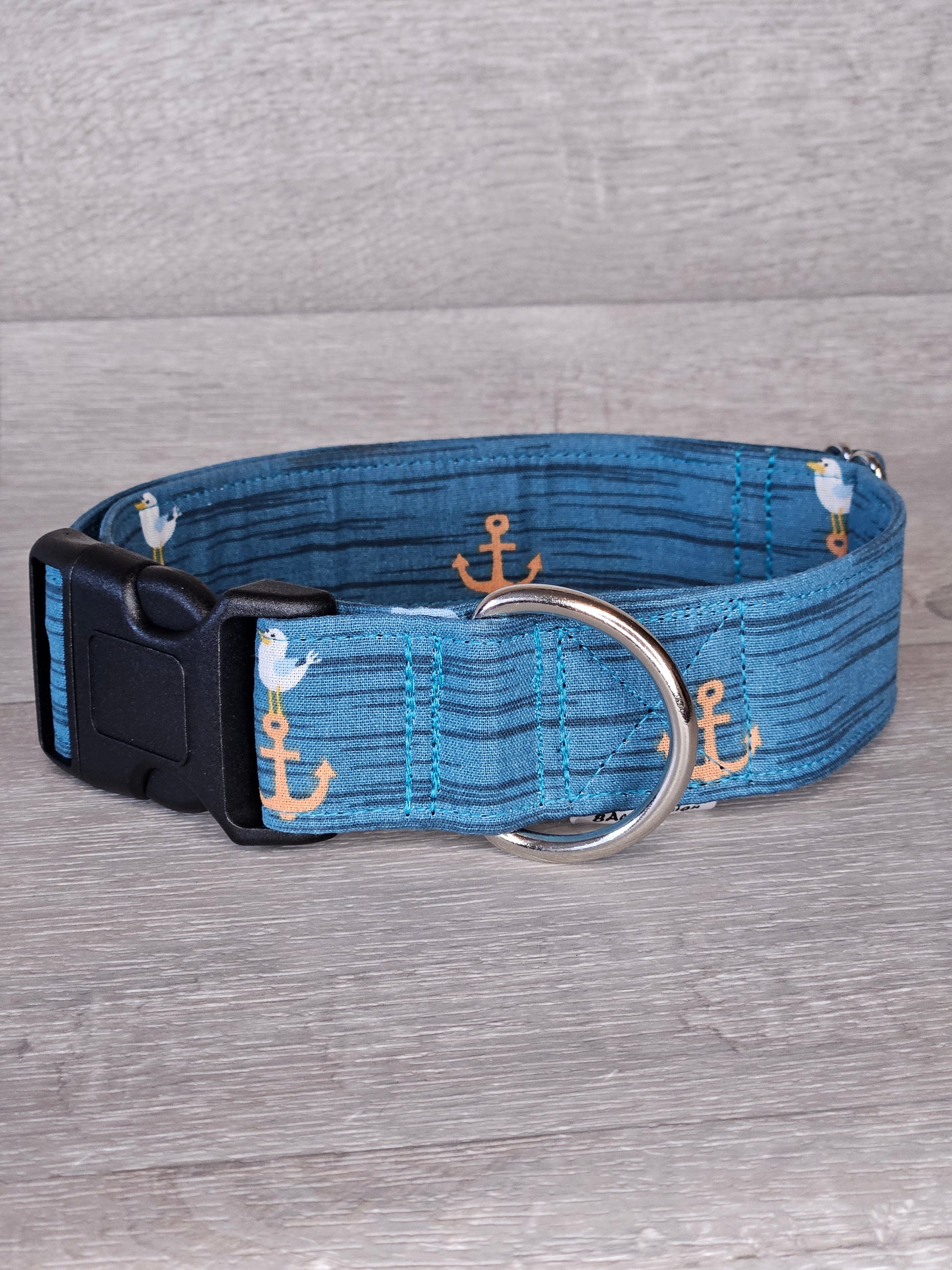Halsband AnkerBuddies Halsumfang 39-59 cm, blauer Stoff mit Ankern, verstellbar, waschbar, handgemacht - bacai-design.de