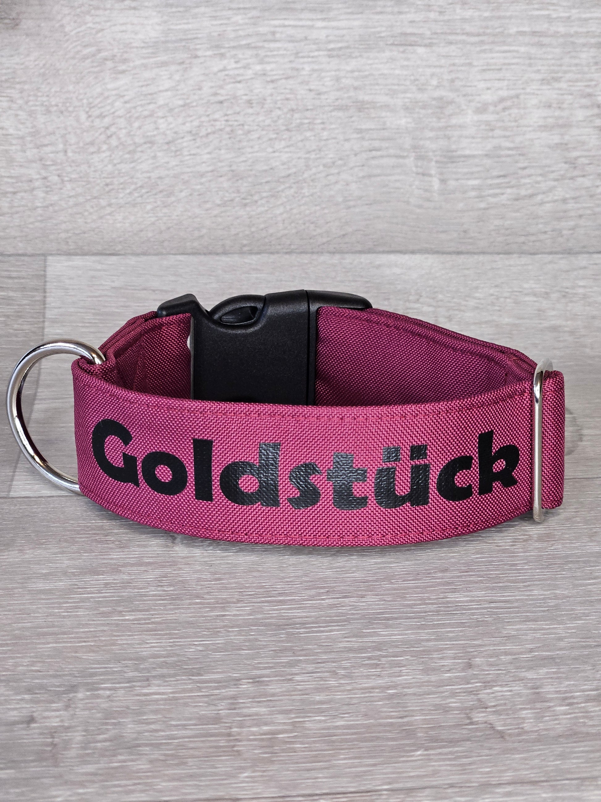 Halsband Goldstück Halsumfang 29-48 cm, Außenfarbe weinrot mit Goldstück Schriftzug, verstellbar, handgemacht- bacai-design.de