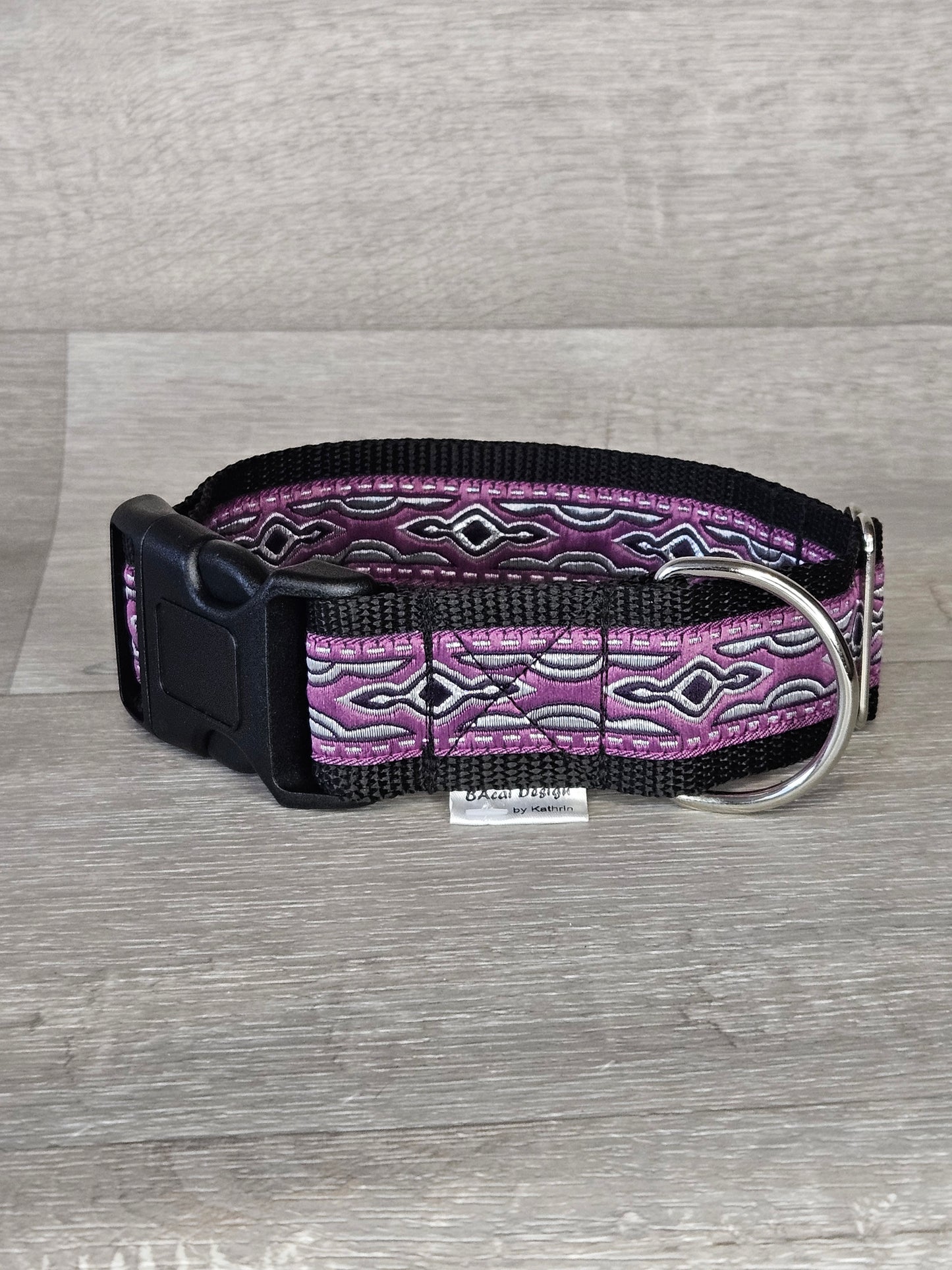 Halsband Lila Laune Halsumfang 39-63 , Farbe schwarz, lila, silber, verstellbar, waschbar, handgemacht- bacai-design.de